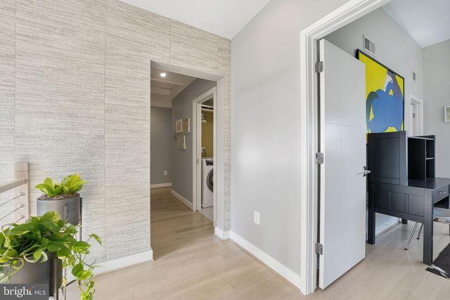 1404 N HERNDON ST, Arlington, VA 22201