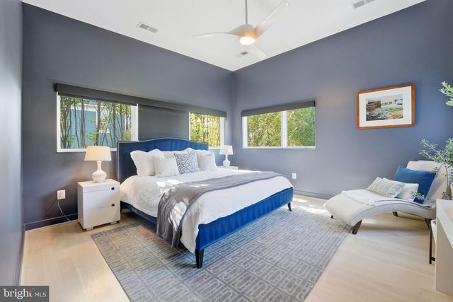 1404 N HERNDON ST, Arlington, VA 22201