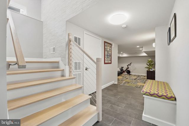 1404 N HERNDON ST, Arlington, VA 22201