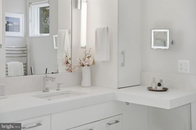 1404 N HERNDON ST, Arlington, VA 22201