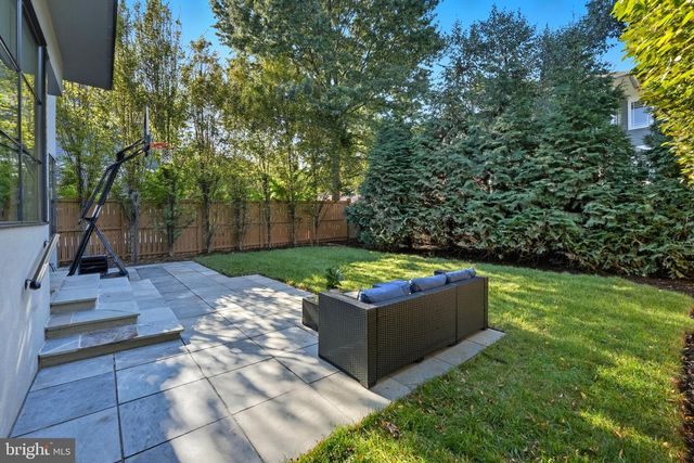 1404 N HERNDON ST, Arlington, VA 22201