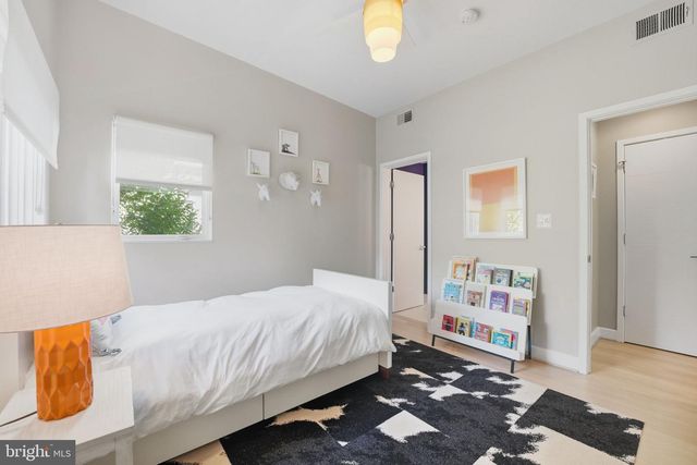 1404 N HERNDON ST, Arlington, VA 22201