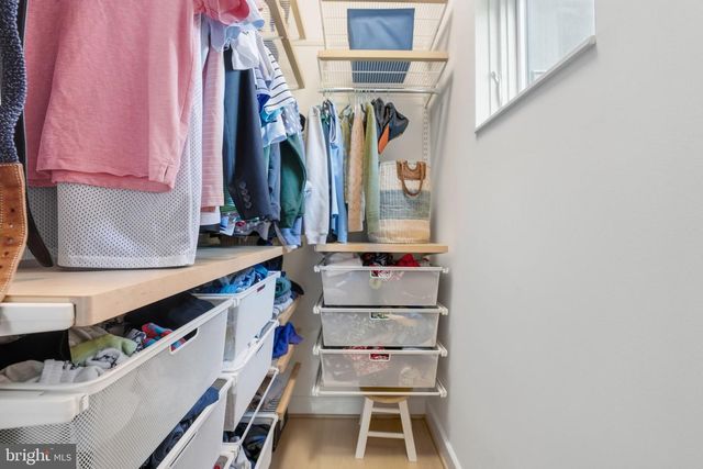 1404 N HERNDON ST, Arlington, VA 22201