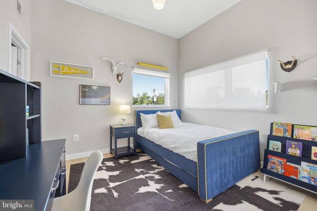 1404 N HERNDON ST, Arlington, VA 22201