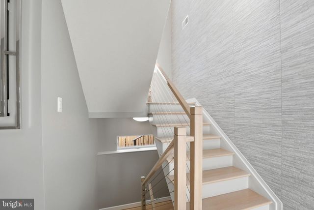 1404 N HERNDON ST, Arlington, VA 22201