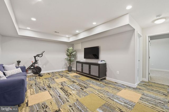 1404 N HERNDON ST, Arlington, VA 22201