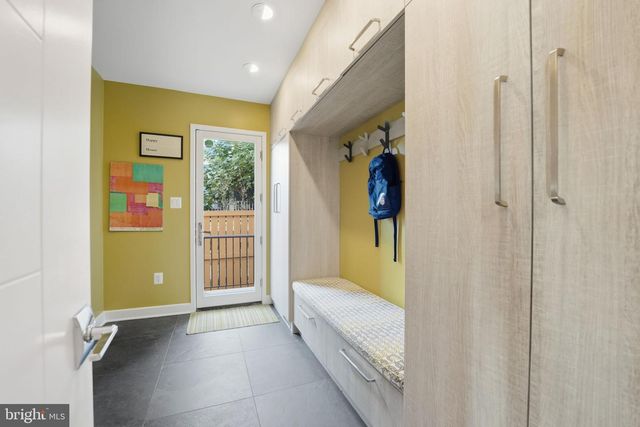 1404 N HERNDON ST, Arlington, VA 22201