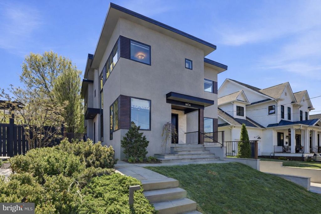 1404 N HERNDON ST, Arlington, VA 22201