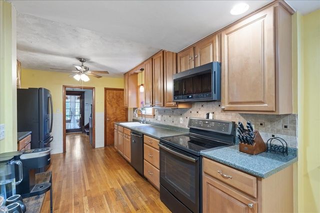 66 Edgemere Rd, Lynn, MA 01904