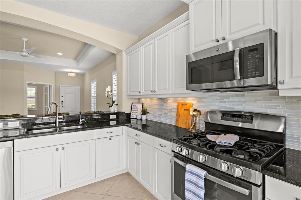 Image 7 of property listing at 12717 DEEP BLUE PLACE, Bradenton, FL 34211