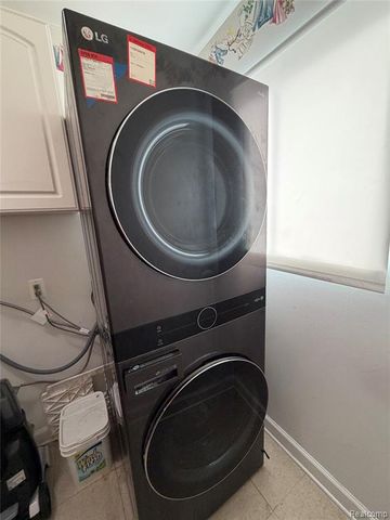 32904 Surow Drive, Warren, MI 48093