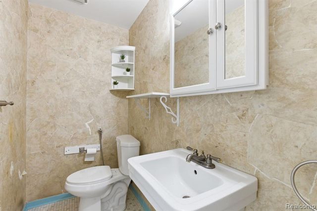 32904 Surow Drive, Warren, MI 48093