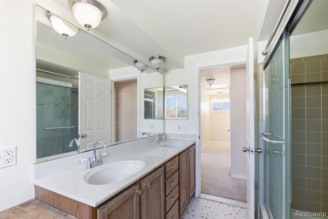 32904 Surow Drive, Warren, MI 48093