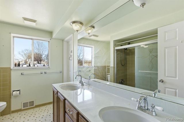 32904 Surow Drive, Warren, MI 48093