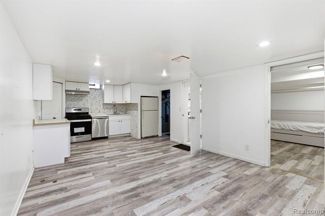 32904 Surow Drive, Warren, MI 48093