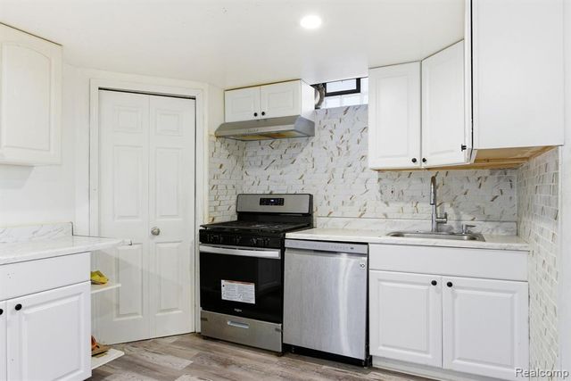 32904 Surow Drive, Warren, MI 48093