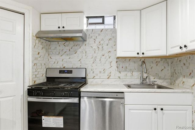 32904 Surow Drive, Warren, MI 48093