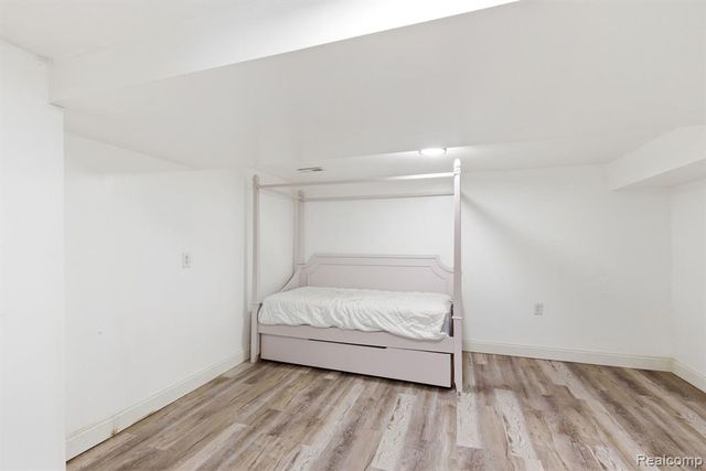 32904 Surow Drive, Warren, MI 48093