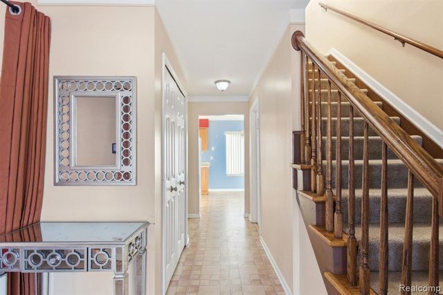 32904 Surow Drive, Warren, MI 48093