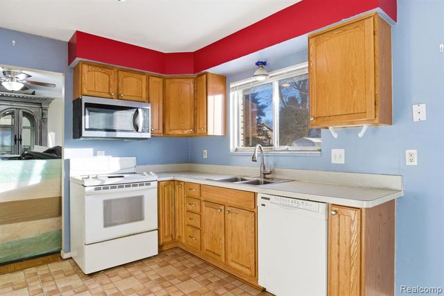 32904 Surow Drive, Warren, MI 48093