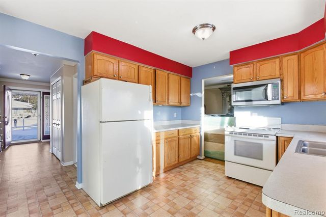 32904 Surow Drive, Warren, MI 48093