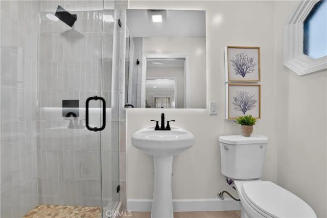 8713 S 7th Avenue, Inglewood, CA 90305