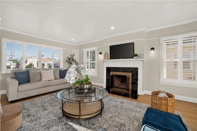 8713 S 7th Avenue, Inglewood, CA 90305