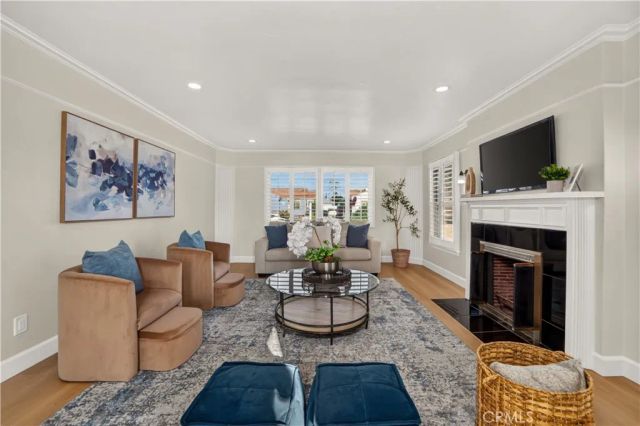8713 S 7th Avenue, Inglewood, CA 90305