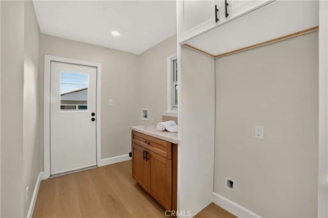 8713 S 7th Avenue, Inglewood, CA 90305