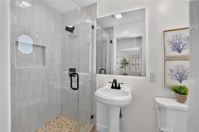 8713 S 7th Avenue, Inglewood, CA 90305