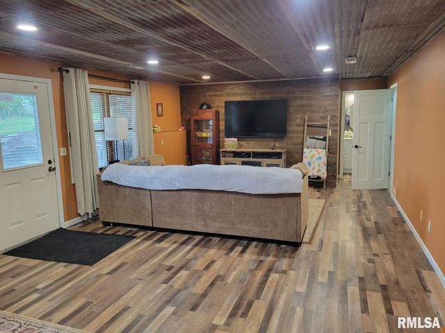 168 290TH Street, West Branch, IA 52358