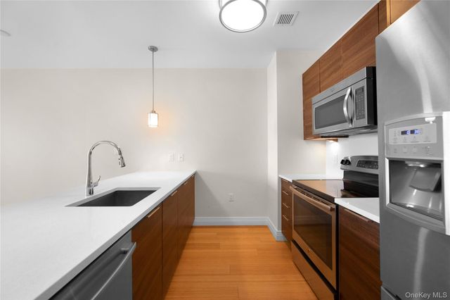 701 Ridge Hill Boulevard 9N, Yonkers, NY 10710