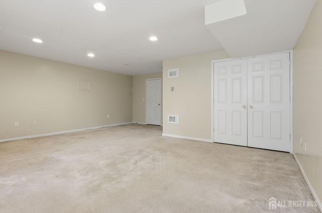 9 Bridgepointe Drive, Old Bridge, NJ 08857