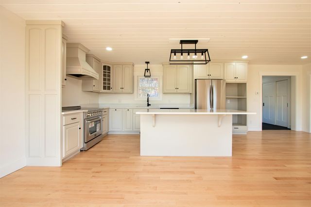 1374 Old Silo Road, Barnet, VT 05819