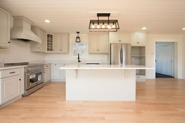 1374 Old Silo Road, Barnet, VT 05819