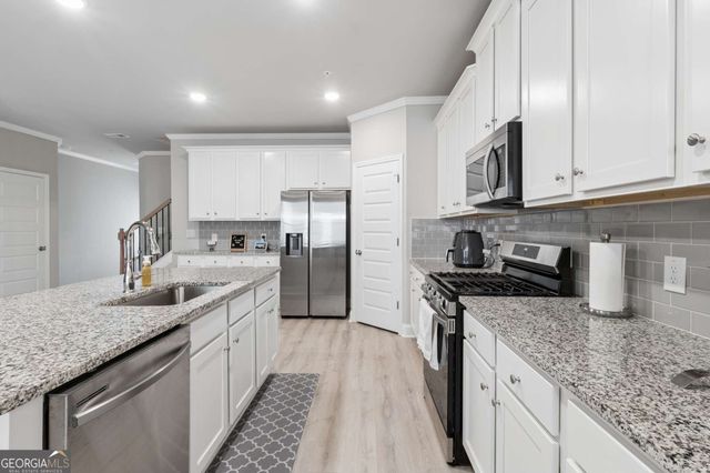 205 Yellowwood Way, Woodstock, GA 30188