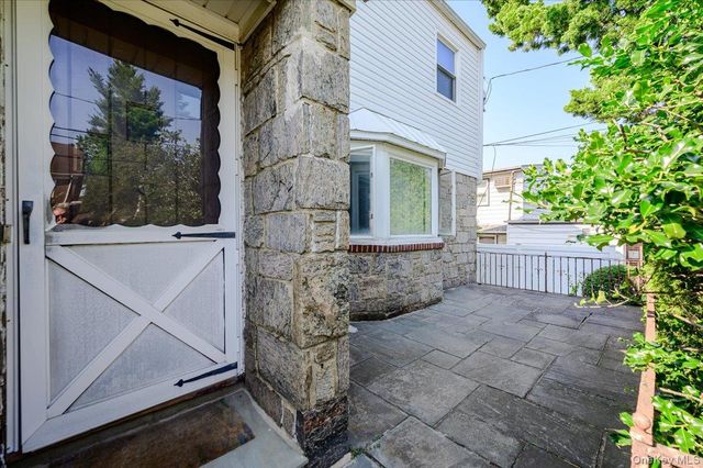 1080 Roselle Place, Woodmere, NY 11598
