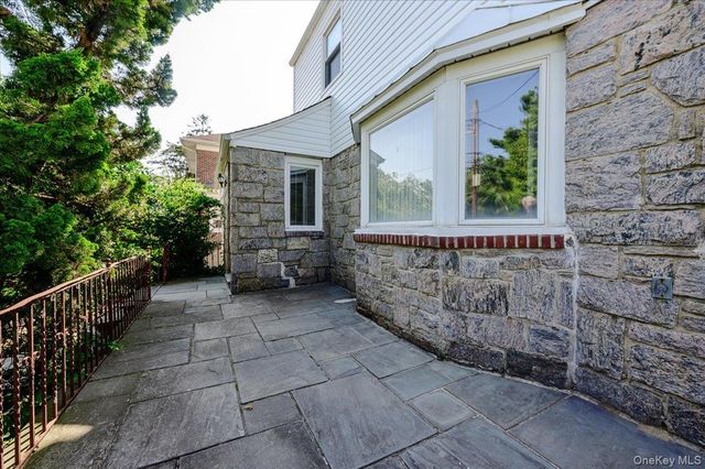 1080 Roselle Place, Woodmere, NY 11598