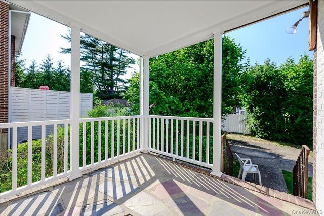 1080 Roselle Place, Woodmere, NY 11598
