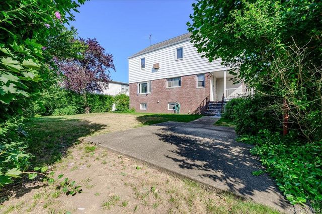 1080 Roselle Place, Woodmere, NY 11598