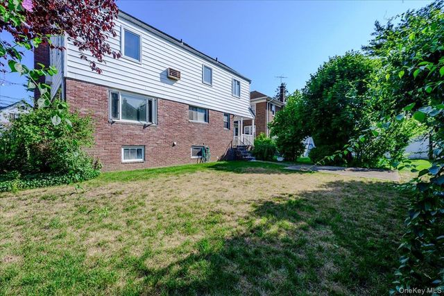 1080 Roselle Place, Woodmere, NY 11598