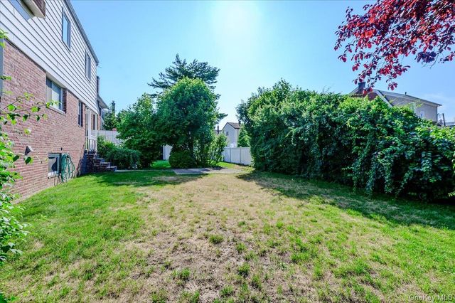 1080 Roselle Place, Woodmere, NY 11598