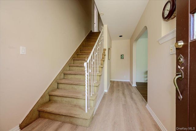 1080 Roselle Place, Woodmere, NY 11598