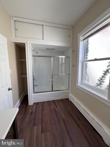 222 W UNION ST, Burlington, NJ 08016