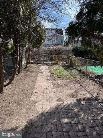 222 W UNION ST, Burlington, NJ 08016