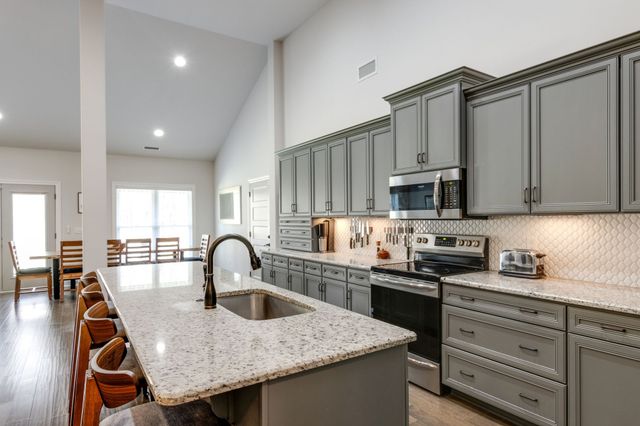 305 McClaran Pl, Murfreesboro, TN 37129