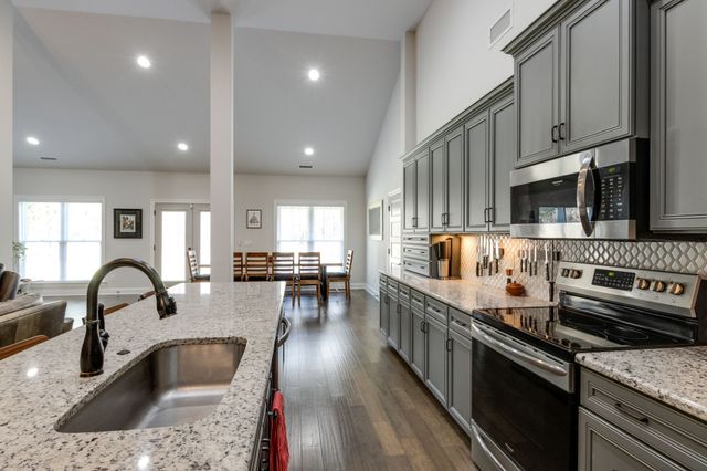 305 McClaran Pl, Murfreesboro, TN 37129