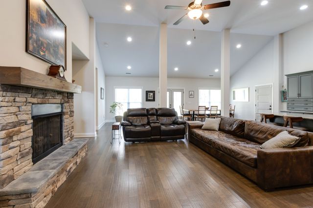 305 McClaran Pl, Murfreesboro, TN 37129