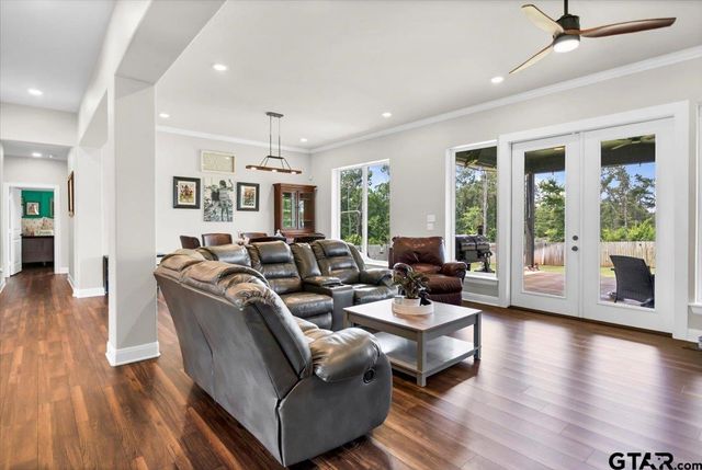 18329 Timber Oaks Dr, Lindale, TX 75771