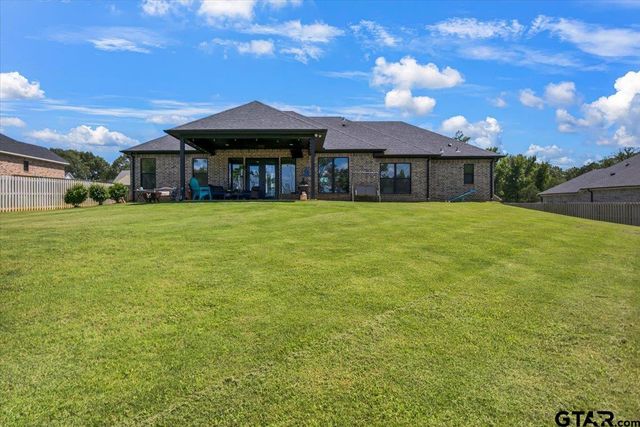 18329 Timber Oaks Dr, Lindale, TX 75771